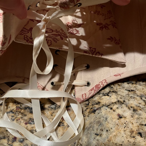 Gorgeous custom made French Meadows Regency Corset in Dusty Pink - Picture 8 of 9